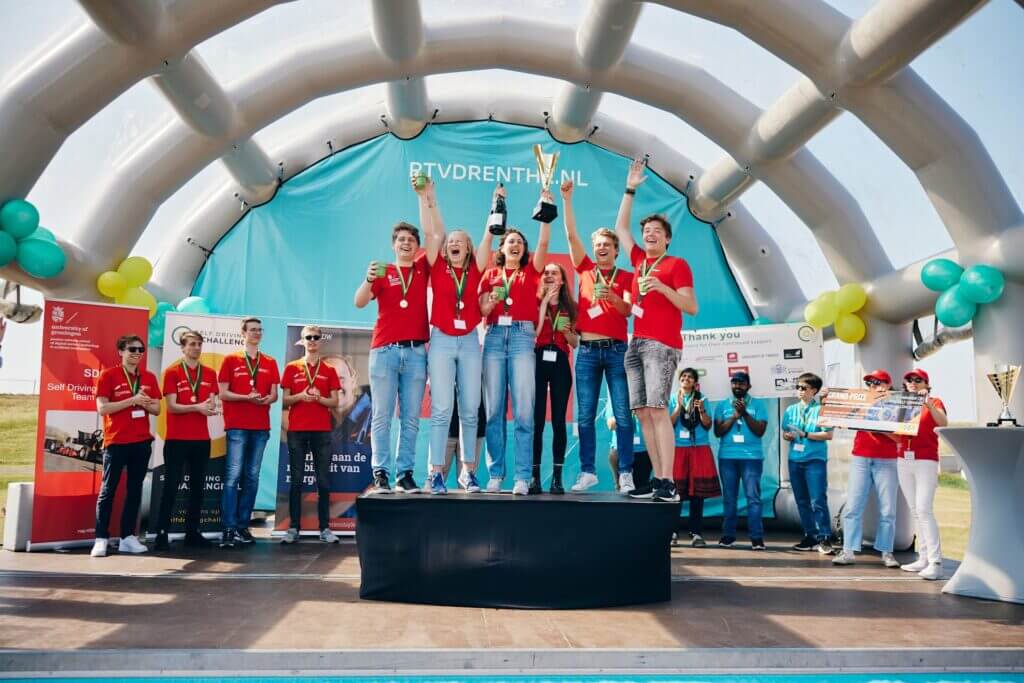 De Self Driving Challenge is gewonnen door studenten van de Rijksuniversiteit Groningen.